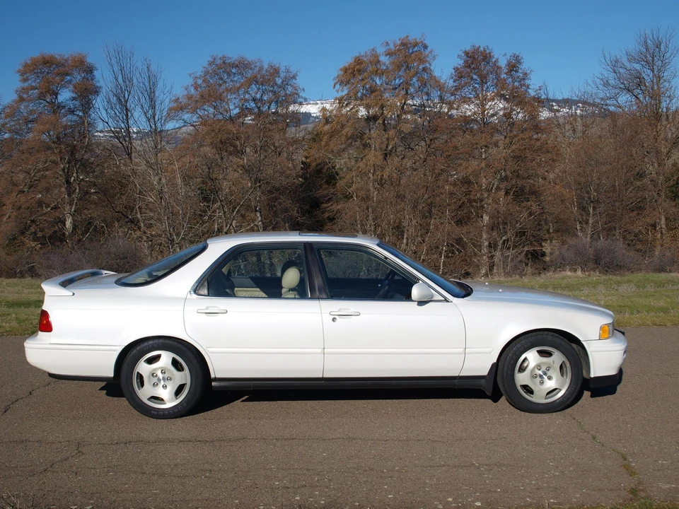 1994 Acura Legend 2nd Gen - Image 17 of 31