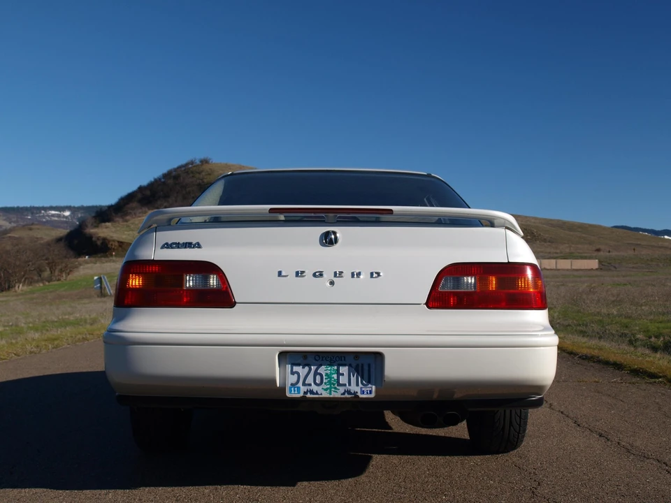 1994 Acura Legend 2nd Gen - Image 15 of 31