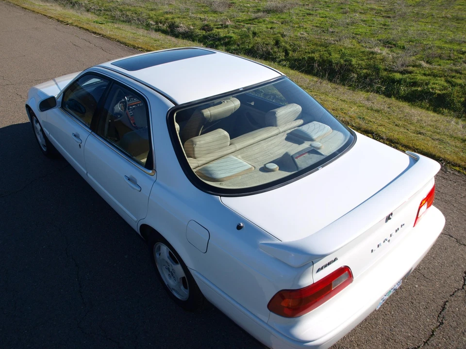 1994 Acura Legend 2nd Gen - Image 25 of 31