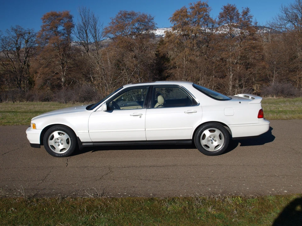 1994 Acura Legend 2nd Gen - Image 11 of 31