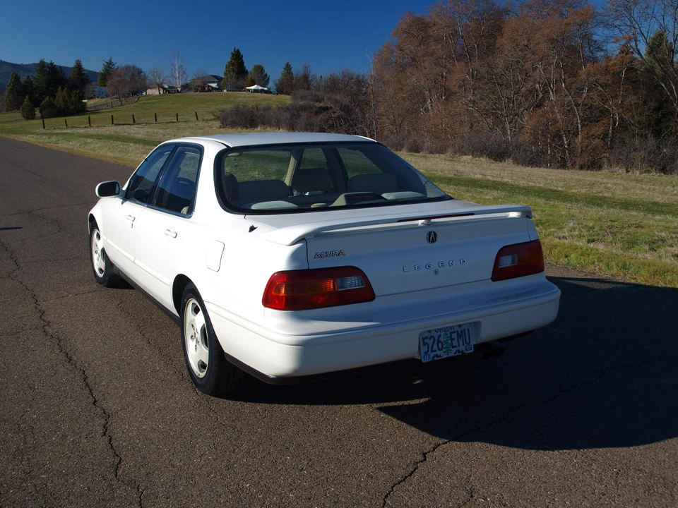 1994 Acura Legend 2nd Gen - Image 13 of 31