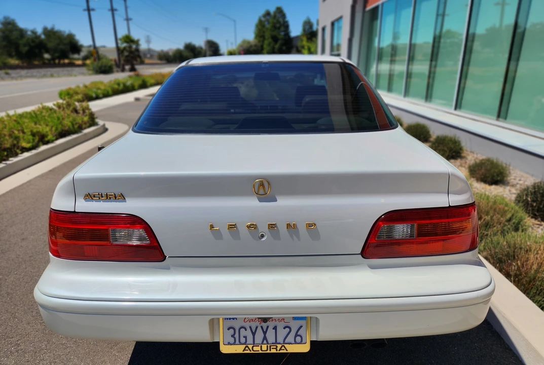 1994 Acura Legend 2nd Gen - Image 16 of 31