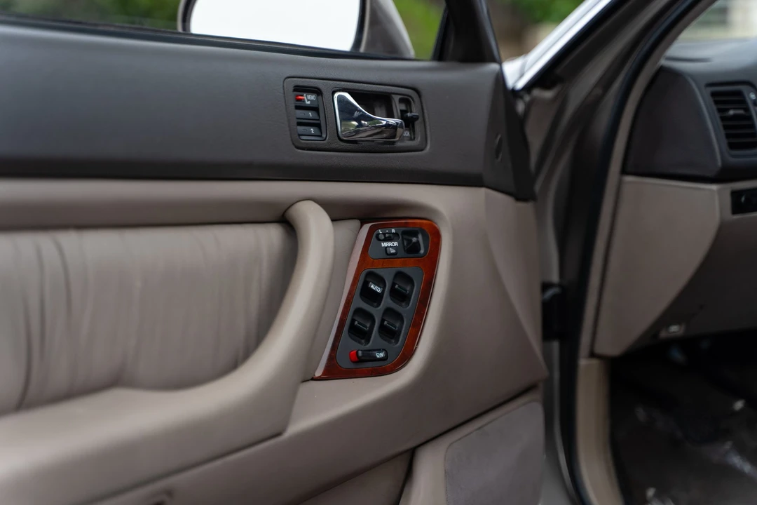 1994 Acura Legend 2nd Gen - Image 14 of 31