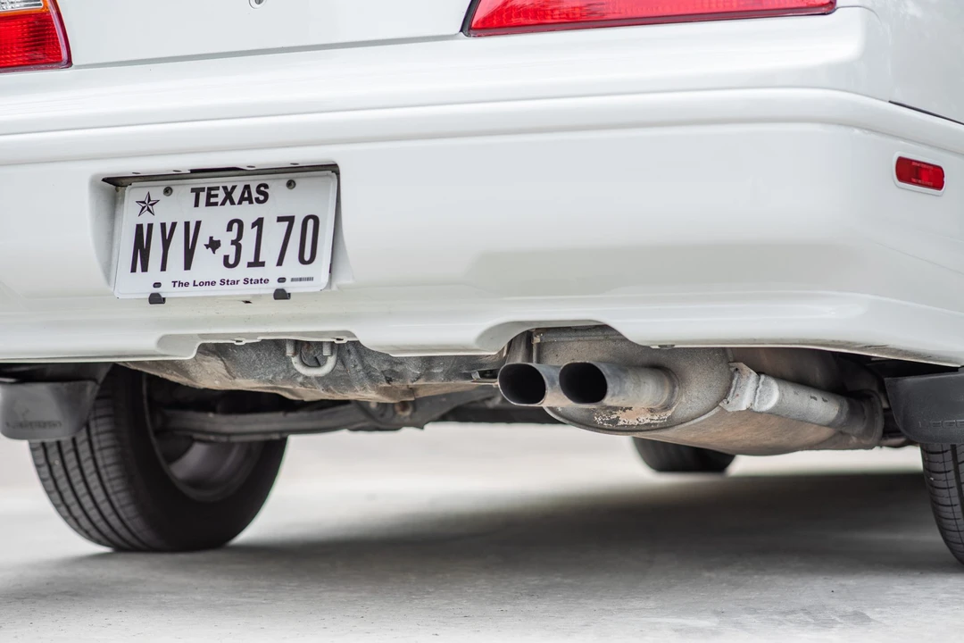 1994 Acura Legend 2nd Gen - Image 16 of 31