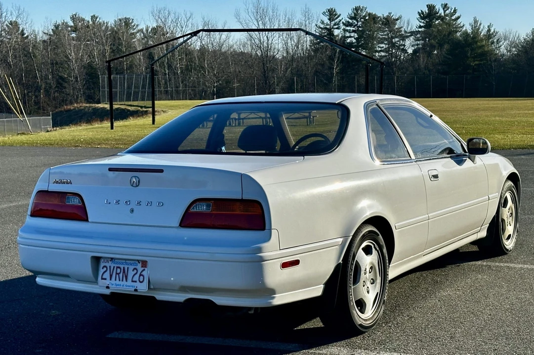 1994 Acura Legend 2nd Gen - Image 14 of 31