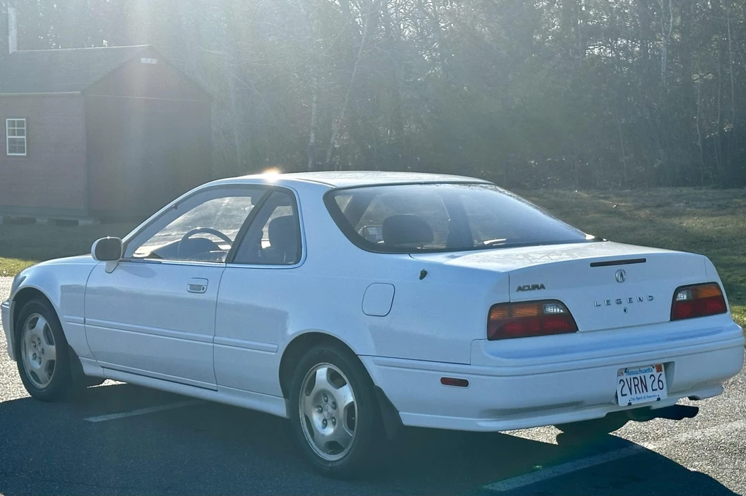 1994 Acura Legend 2nd Gen - Image 11 of 31