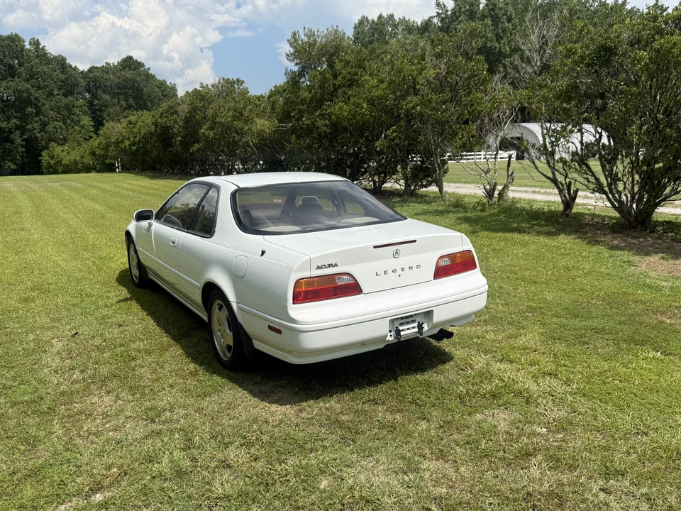1994 Acura Legend 2nd Gen - Image 16 of 31