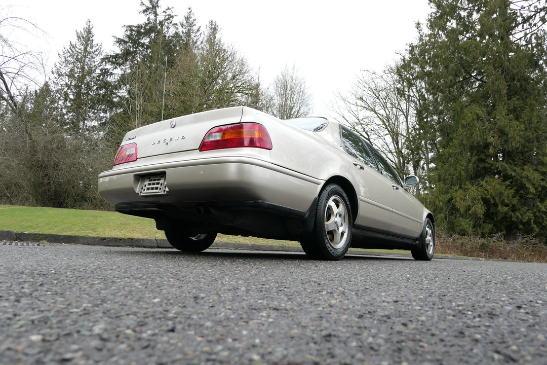 1994 Acura Legend 2nd Gen - Image 13 of 31