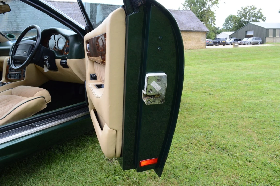 1994 Aston Martin Vantage (1993-2000) - Image 24 of 30