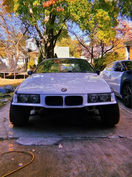 1994 BMW 318i Sedan