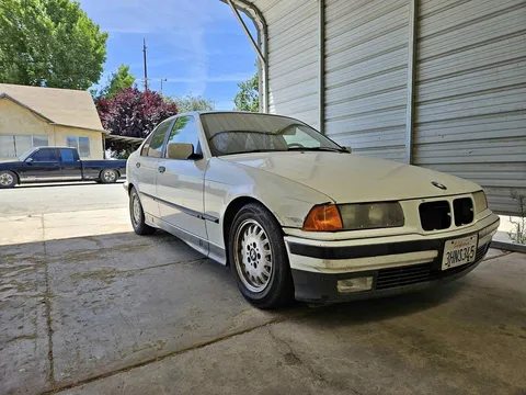1994 BMW 325i Sedan