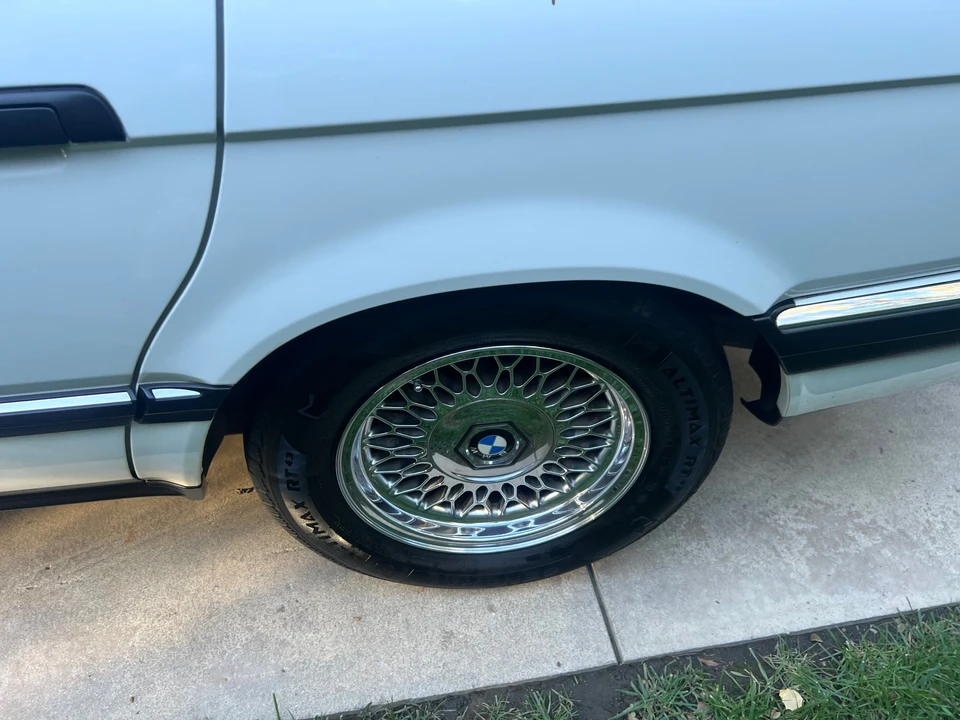 1994 BMW E32 7 Series - Image 17 of 31