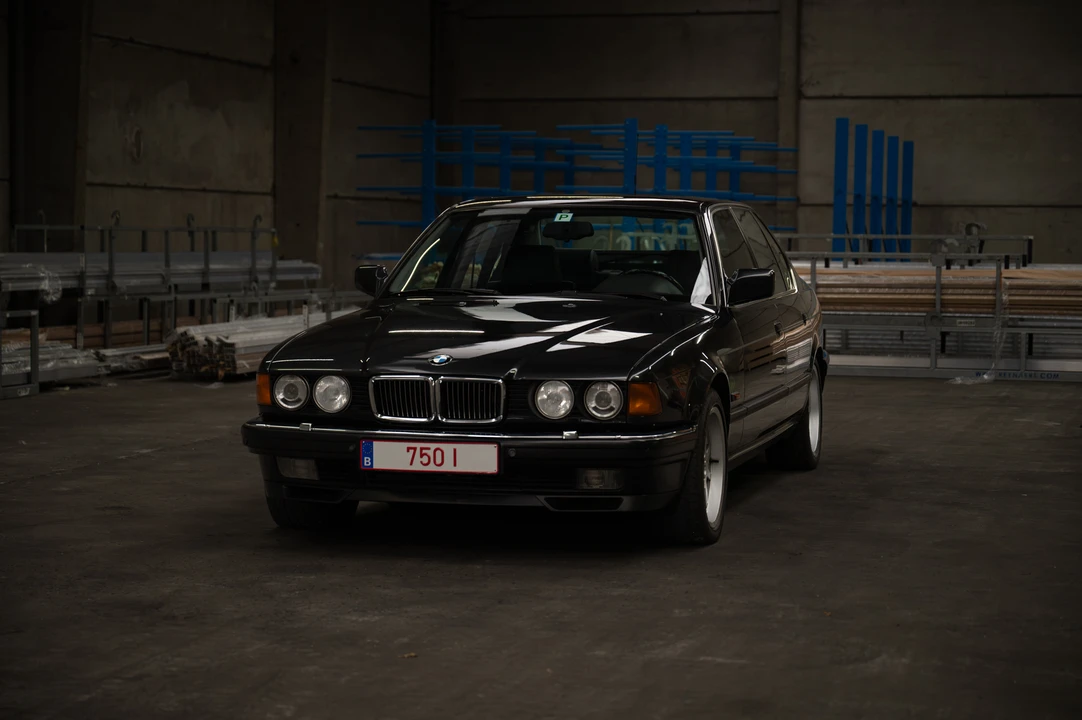 1994 BMW E32 7 Series - Image 10 of 31