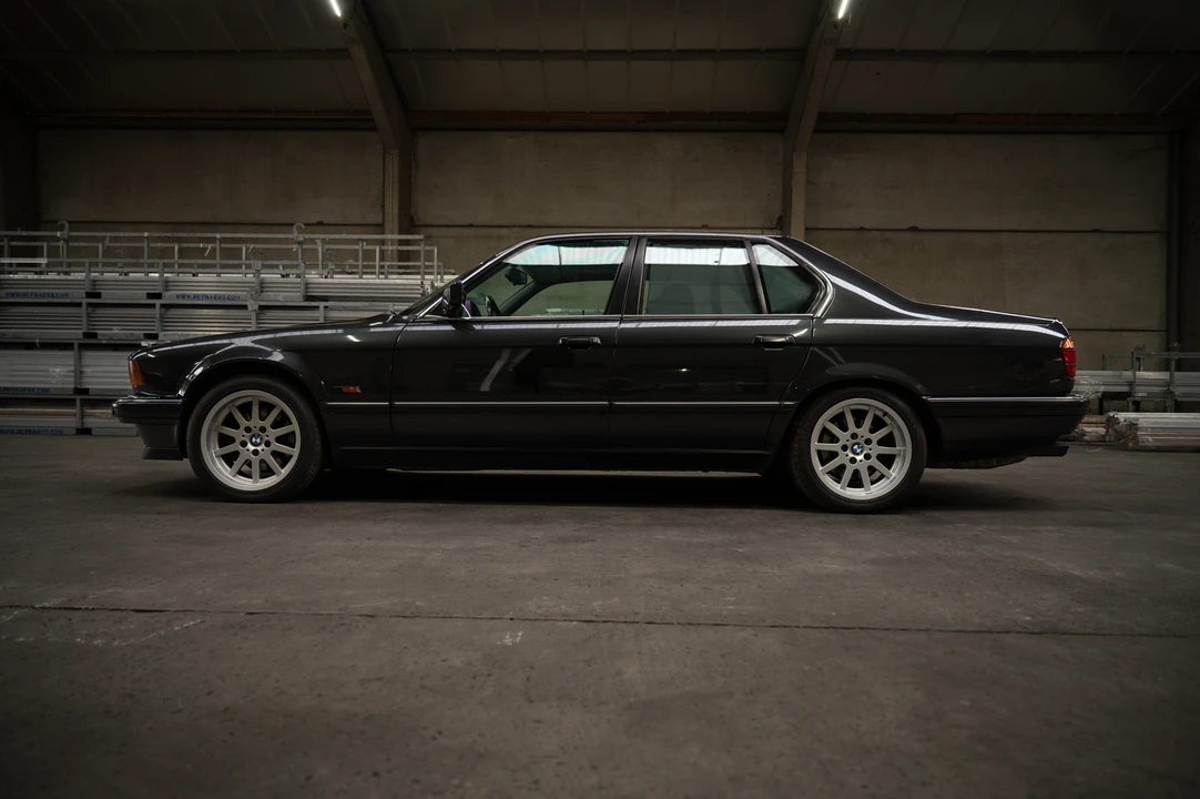 1994 BMW E32 7 Series - Image 4 of 31