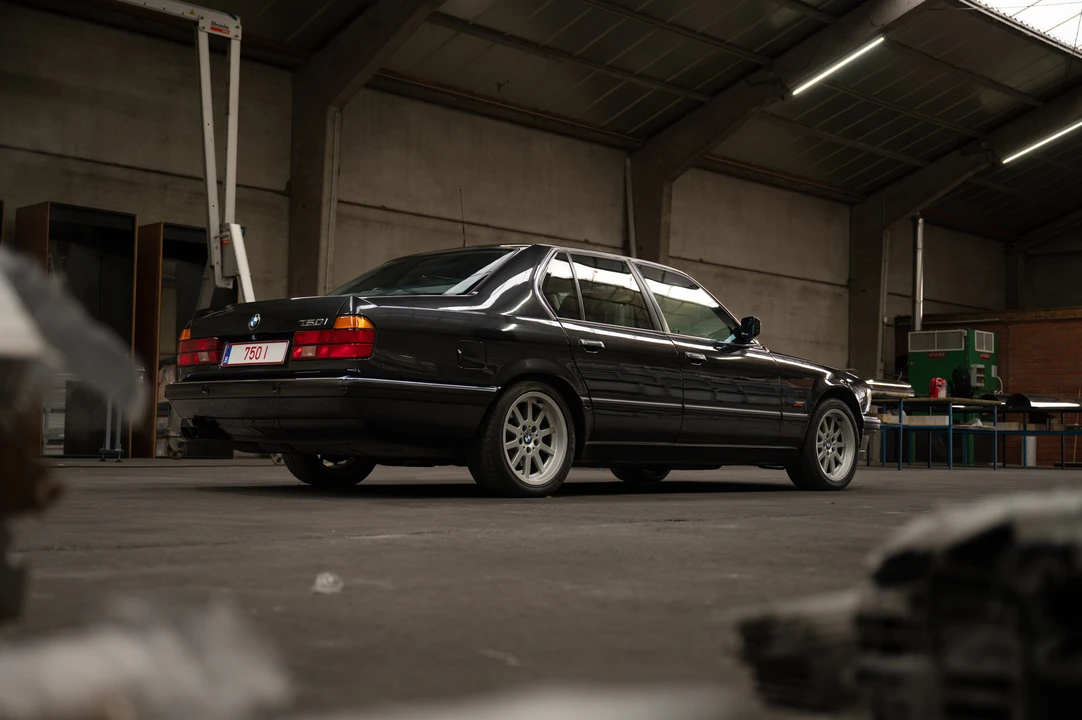1994 BMW E32 7 Series - Image 8 of 31
