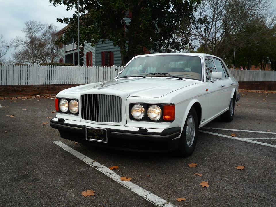1994 Bentley Brooklands - Image 2 of 31