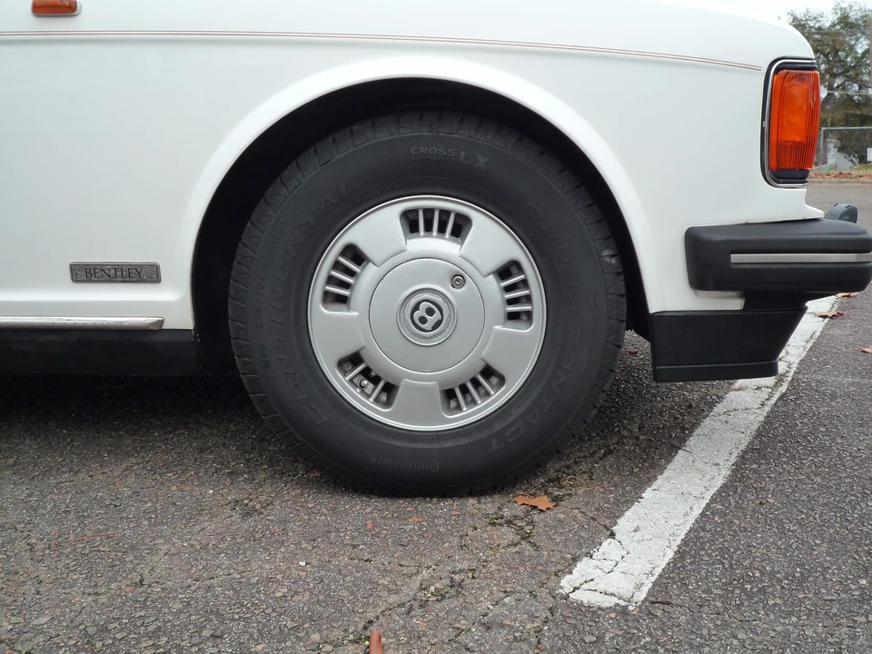 1994 Bentley Brooklands - Image 14 of 31
