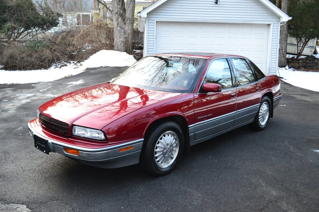 1994 Buick Regal - Image 2 of 31