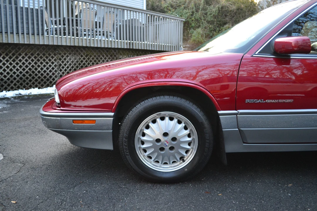 1994 Buick Regal - Image 13 of 31