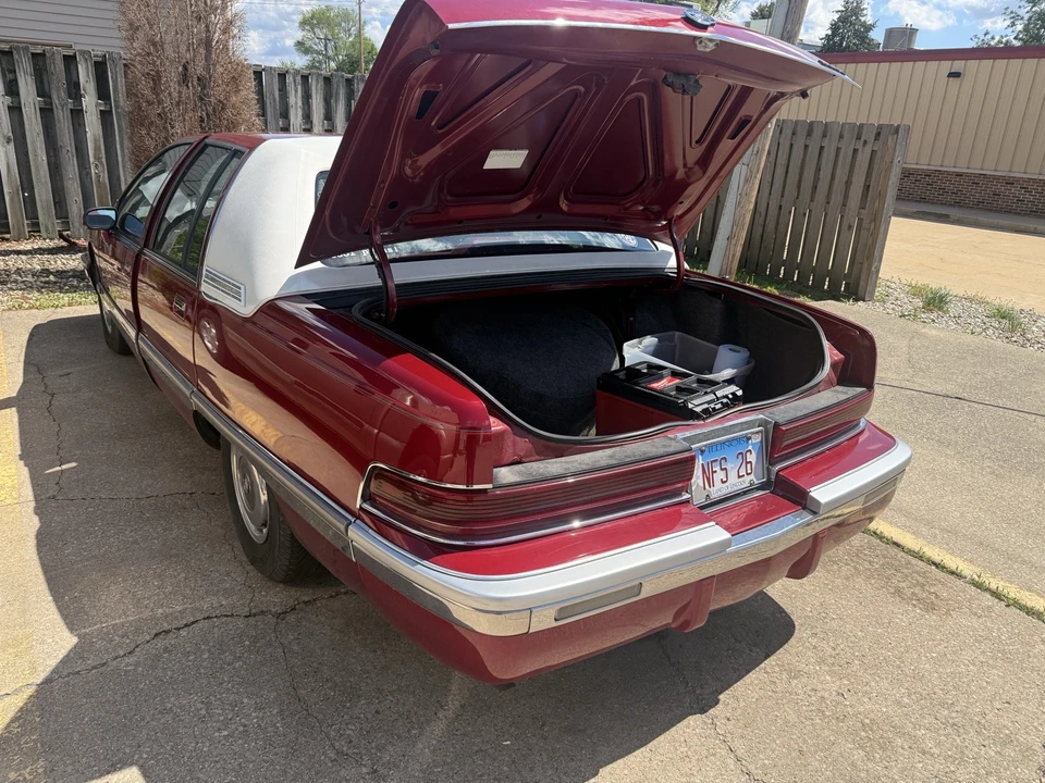 1994 Buick Roadmaster - Image 2 of 12
