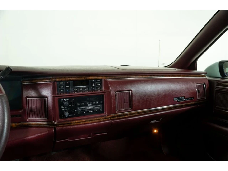 1994 Buick Roadmaster - Image 28 of 31