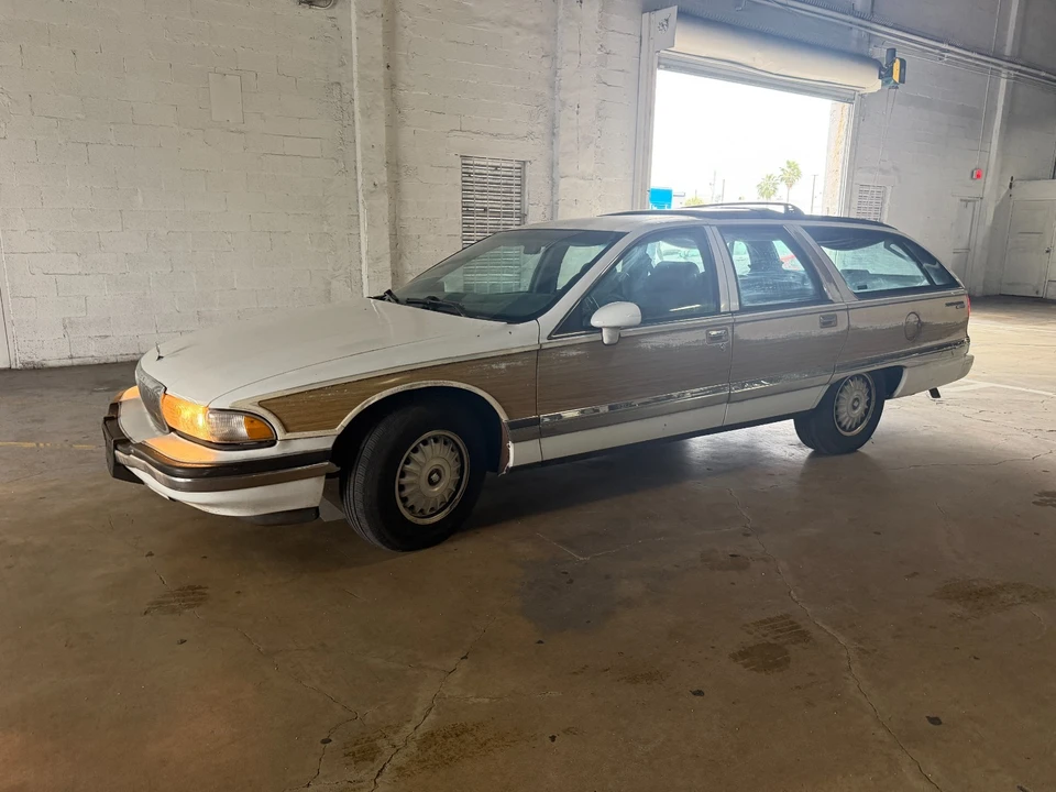1994 Buick Roadmaster - Image 2 of 21