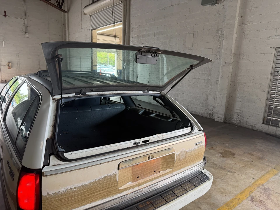 1994 Buick Roadmaster - Image 18 of 21