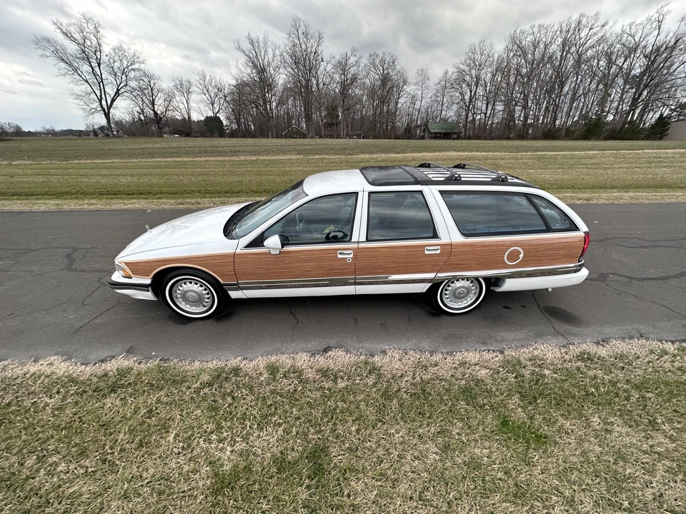 1994 Buick Roadmaster - Image 2 of 31