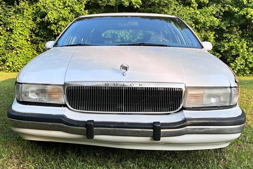 1994 Buick Roadmaster - Image 2 of 31