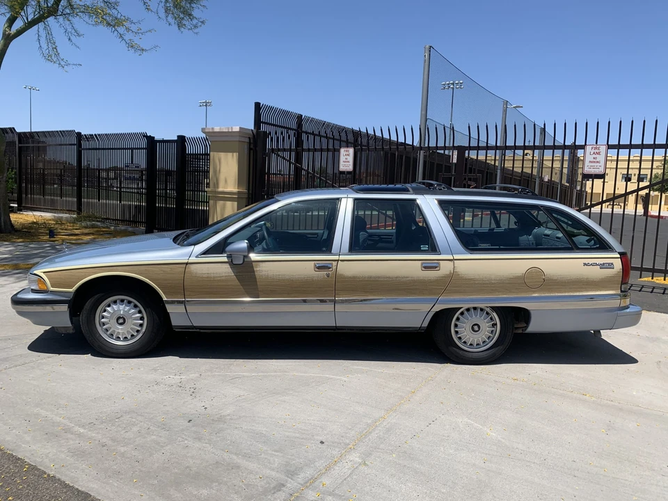 1994 Buick Roadmaster - Image 2 of 31