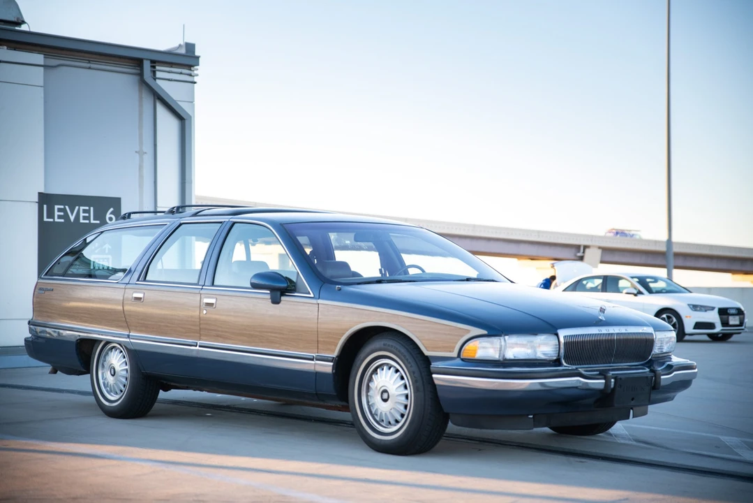 1994 Buick Roadmaster - Image 2 of 31