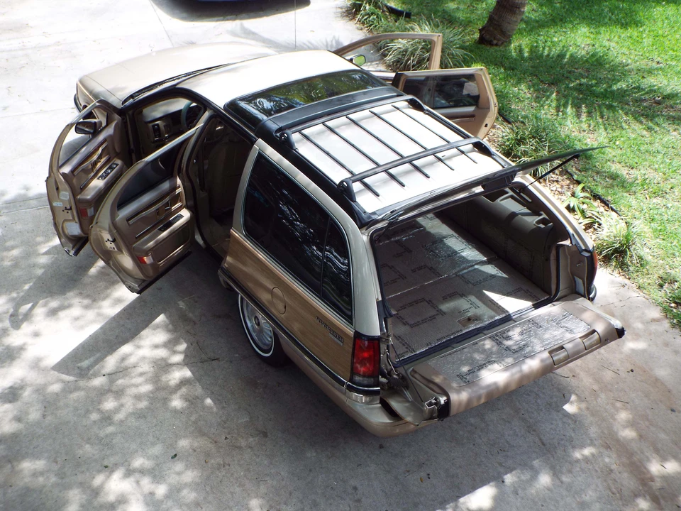 1994 Buick Roadmaster - Image 10 of 31