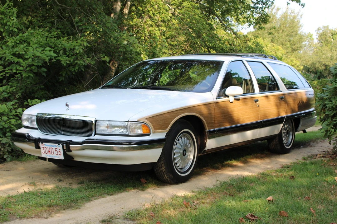 1994 Buick Roadmaster - Image 2 of 31