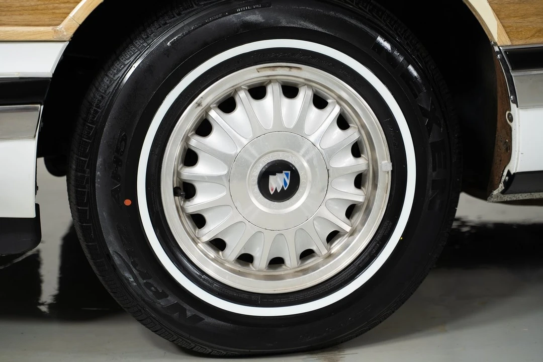 1994 Buick Roadmaster - Image 7 of 31