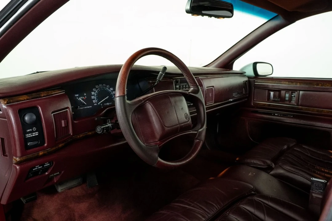 1994 Buick Roadmaster - Image 2 of 31
