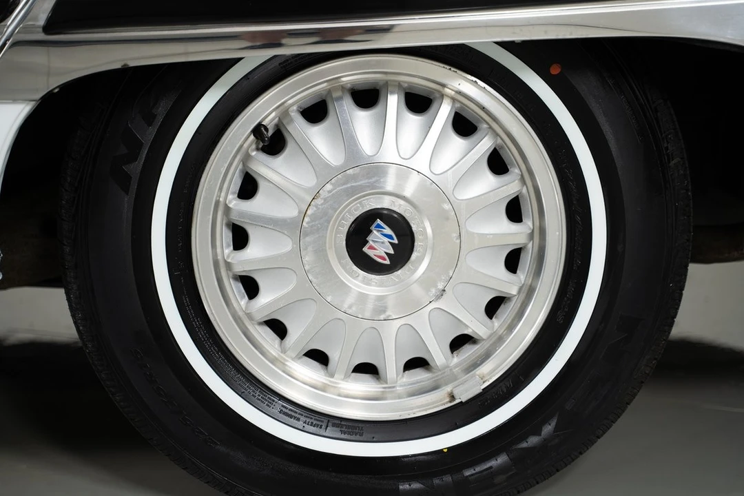 1994 Buick Roadmaster - Image 8 of 31