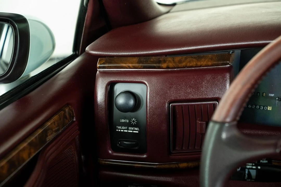 1994 Buick Roadmaster - Image 27 of 31
