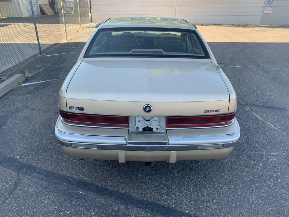 1994 Buick Roadmaster - Image 4 of 25