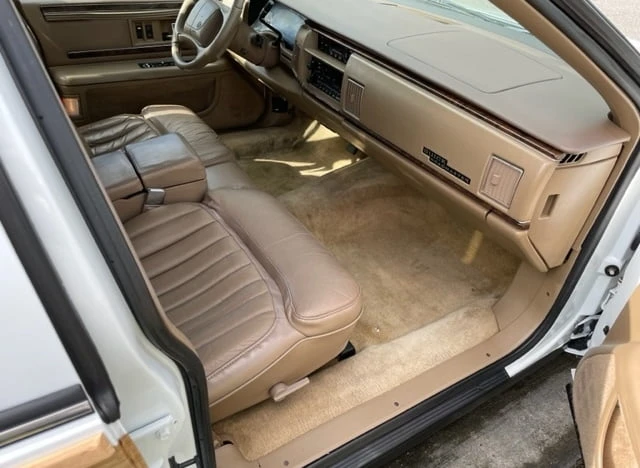 1994 Buick Roadmaster - Image 16 of 26