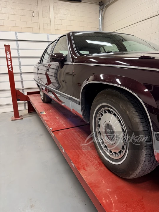 1994 Cadillac Fleetwood - Image 15 of 25