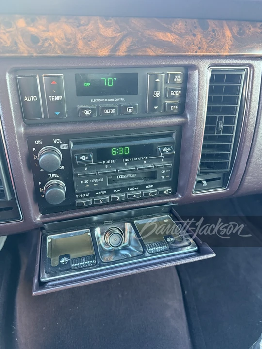 1994 Cadillac Fleetwood - Image 24 of 25