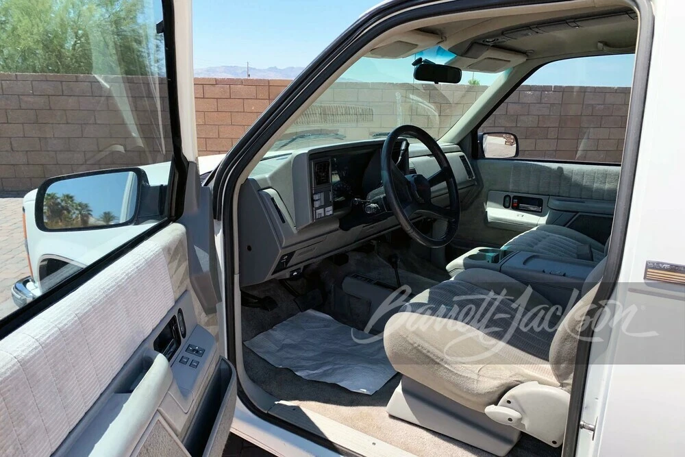 1994 Chevrolet K5 Blazer 3rd Gen - Image 2 of 10