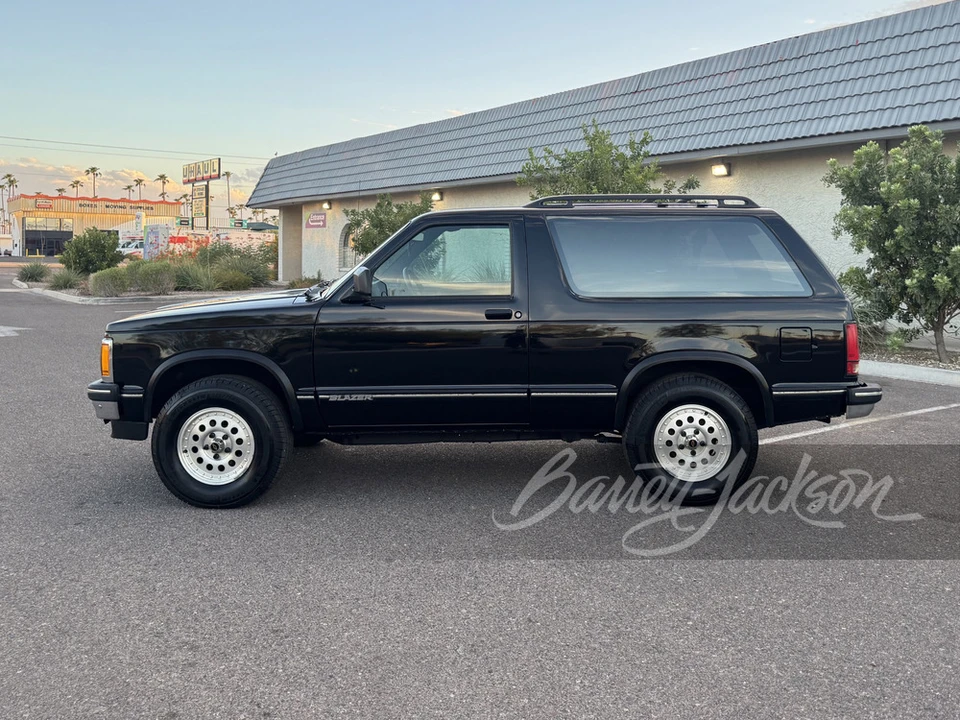 1994 Chevrolet S-10 Blazer 1st Gen - Image 10 of 13