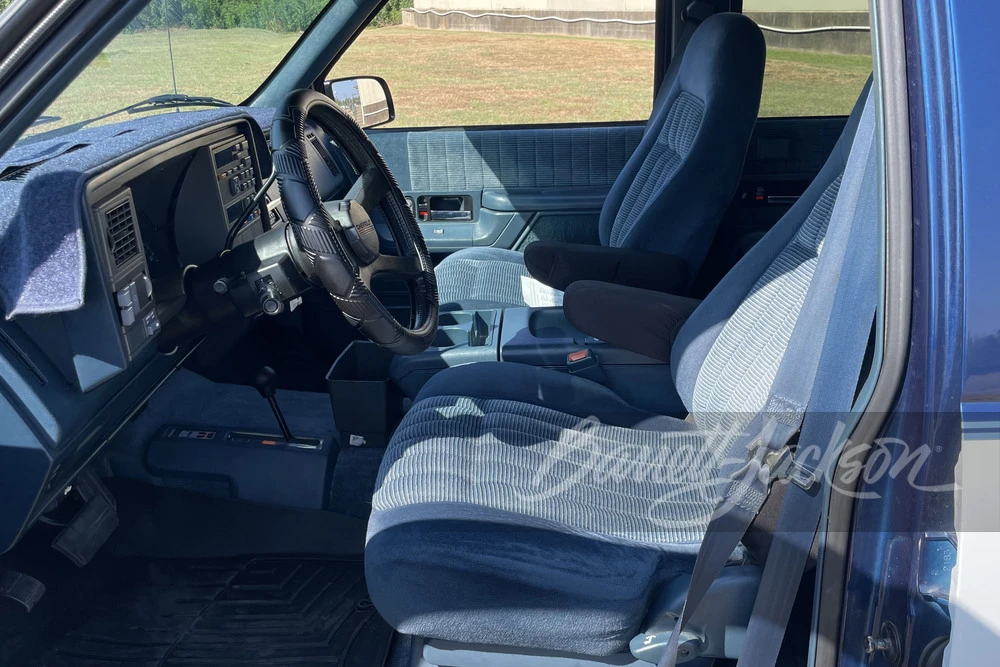 1994 Chevrolet Suburban 8th Gen - Image 3 of 31
