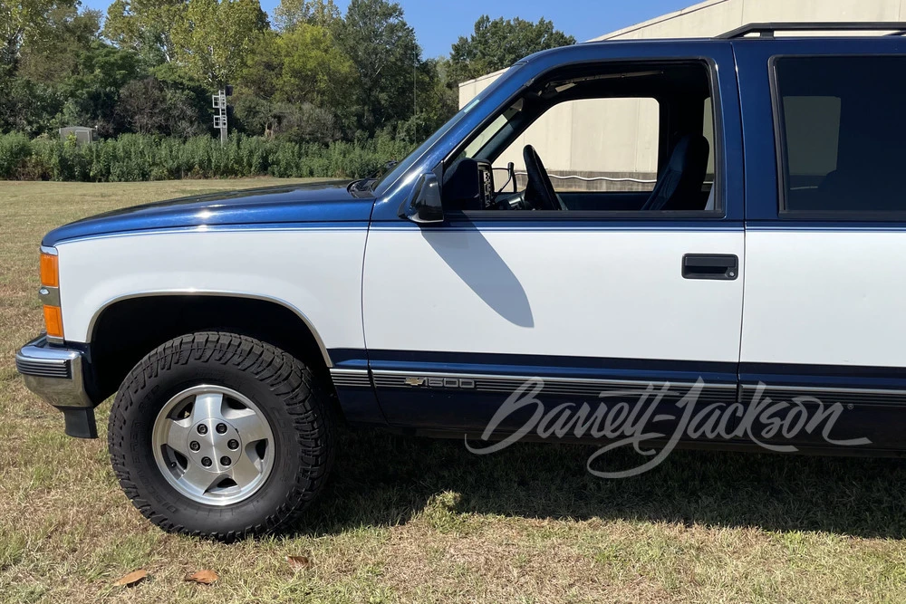 1994 Chevrolet Suburban 8th Gen - Image 4 of 31