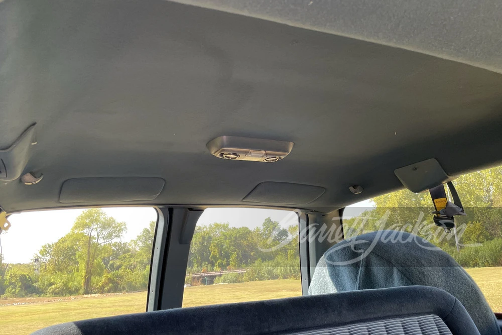 1994 Chevrolet Suburban 8th Gen - Image 5 of 31