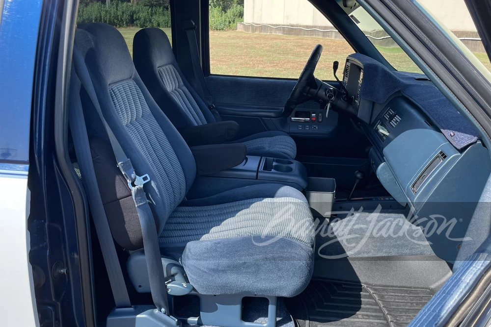1994 Chevrolet Suburban 8th Gen - Image 6 of 31
