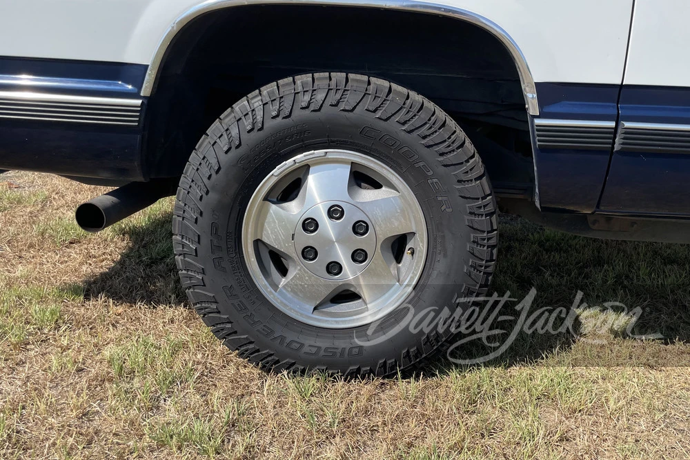 1994 Chevrolet Suburban 8th Gen - Image 8 of 31