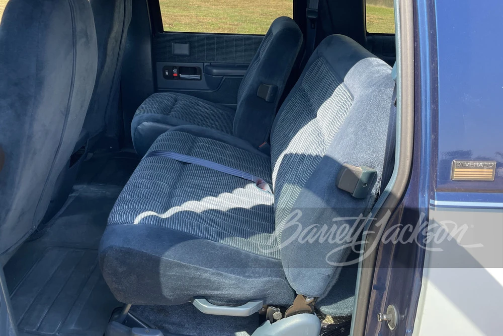 1994 Chevrolet Suburban 8th Gen - Image 11 of 31