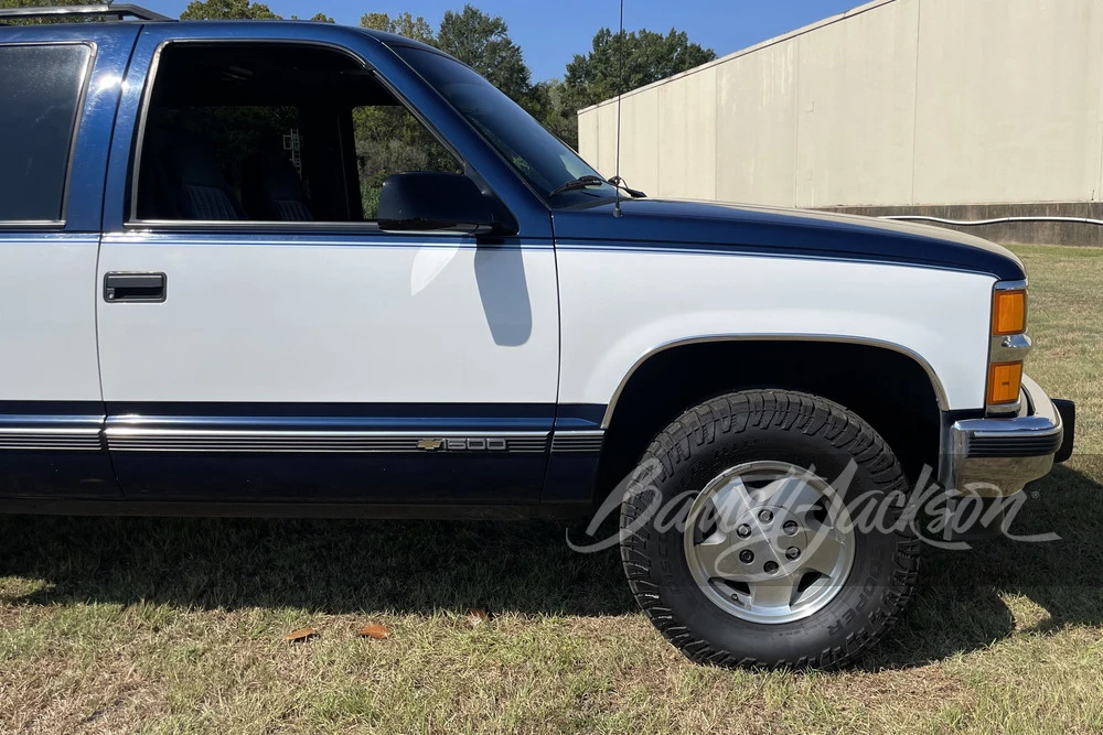 1994 Chevrolet Suburban 8th Gen - Image 15 of 31